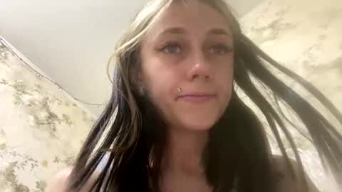 Snapshot of viktoria9898 chatting on 05.19.26 Sweett online show from 05.19.26