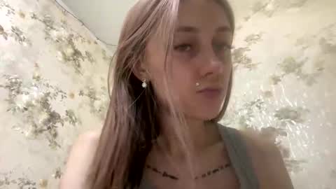 Snapshot of viktoria9898 chatting on 05.27.26 Sweett online show from 05.27.26