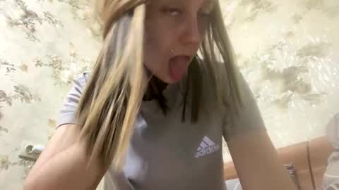 Snapshot of viktoria9898 chatting on 06.08.26 Sweett online show from 06.08.26