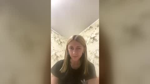 Snapshot of viktoria9898 chatting on 06.18.26 Sweett online show from 06.18.26