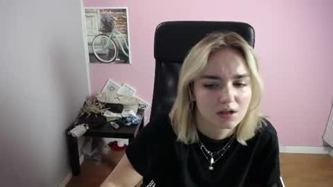 Snapshot of viktoria_lovely chatting on 06.19.26 viktoria_lovely online show from 06.19.26