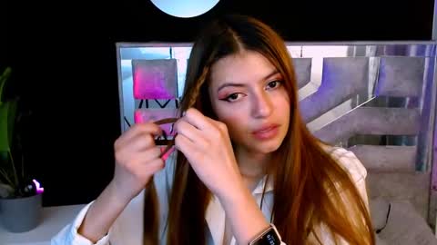 Snapshot of viky_evanss chatting on 11.24.25 viky_evanss online show from 11.24.25