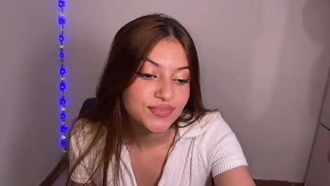 Snapshot of viky_evanss chatting on 05.21.26 viky_evanss online show from 05.21.26