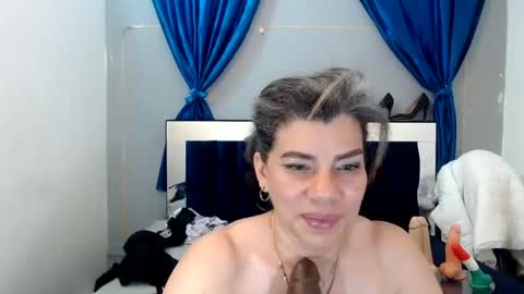 Snapshot of vikyadams chatting on 02.10.25 VIKY ADAMS online show from 02.10.25