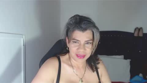 Snapshot of vikyadams chatting on 02.11.25 VIKY ADAMS online show from 02.11.25
