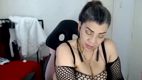 Snapshot of vikyadams chatting on 03.12.25 VIKY ADAMS online show from 03.12.25