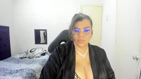 Snapshot of vikyadams chatting on 10.09.25 VIKY ADAMS online show from 10.09.25
