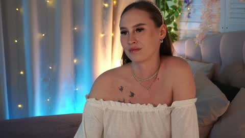 Snapshot of vimilka chatting on 04.15.26 Vi online show from 04.15.26