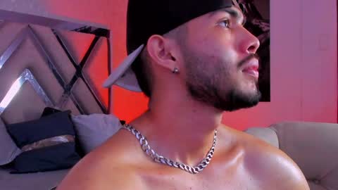 Snapshot of vincentblack_ chatting on 04.11.26 Vincent online show from 04.11.26