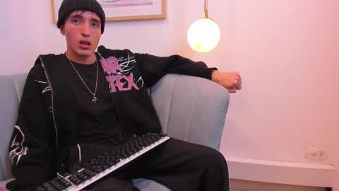 Snapshot of vinniematte chatting on 02.08.25 vinniematte online show from 02.08.25