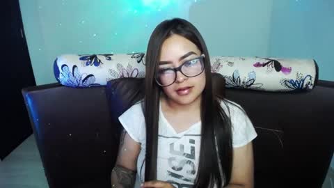 Snapshot of vio_let_ chatting on 01.10.25 Daniela online show from 01.10.25
