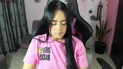 Snapshot of vio_let_ chatting on 09.29.25 Daniela online show from 09.29.25