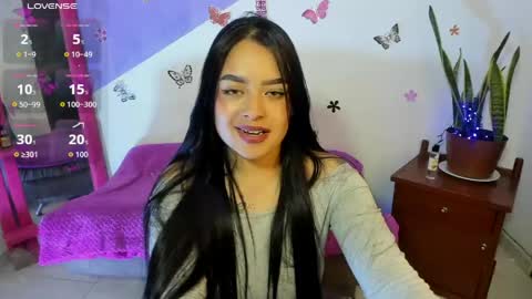 Snapshot of vio_let_ chatting on 05.10.26 Daniela online show from 05.10.26