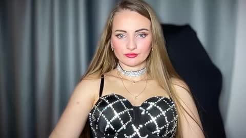Snapshot of viola_1 chatting on 12.17.24 Funny girl online show from 12.17.24