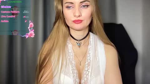 Snapshot of viola_1 chatting on 12.22.24 Funny girl online show from 12.22.24