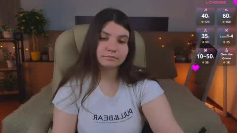 Snapshot of viola__shy chatting on 05.22.26 Viola online show from 05.22.26