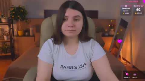 Snapshot of viola__shy chatting on 05.31.26 Viola online show from 05.31.26