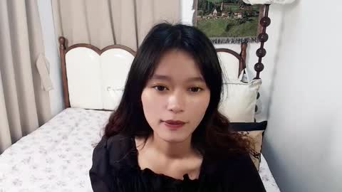 Snapshot of violazona chatting on 04.16.26 Zona online show from 04.16.26