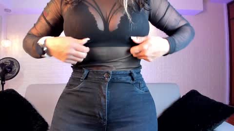 Snapshot of violeet_scott chatting on 12.27.24 Violett Everyday From 0530 to 1430 Col Time online show from 12.27.24