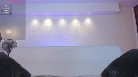 Snapshot of violeet_scott chatting on 12.28.24 Violett Everyday From 0530 to 1430 Col Time online show from 12.28.24