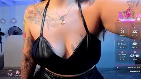 Snapshot of violeet_scott chatting on 03.05.25 Violett Everyday From 0530 to 1430 Col Time online show from 03.05.25