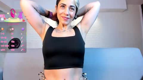 Snapshot of violeet_scott chatting on 03.11.25 Violett Everyday From 0530 to 1430 Col Time online show from 03.11.25