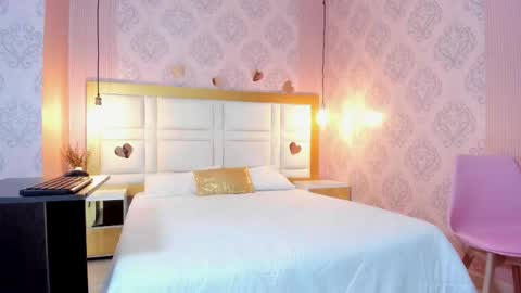 Snapshot of violet15petite chatting on 02.28.26 Violet online show from 02.28.26