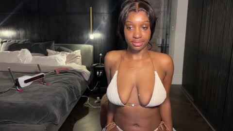 Snapshot of violet6xft chatting on 05.11.26 Fantasy Black Girl online show from 05.11.26