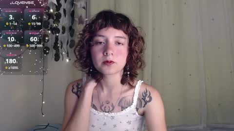 Snapshot of violet_bluee chatting on 04.04.26 Violet online show from 04.04.26