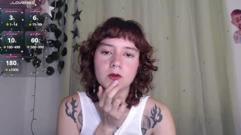Snapshot of violet_bluee chatting on 05.12.26 Violet online show from 05.12.26