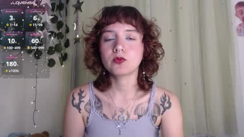 Snapshot of violet_bluee chatting on 05.14.26 Violet online show from 05.14.26