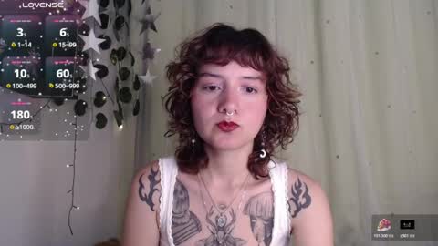 Snapshot of violet_bluee chatting on 05.17.26 Violet online show from 05.17.26