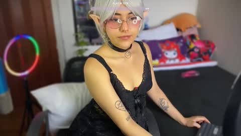 Snapshot of violet_hentai01 chatting on 02.21.25 Violete Hentai01 online show from 02.21.25