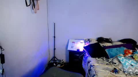 Snapshot of violet_hyuga chatting on 02.20.25 violet_hyuga online show from 02.20.25