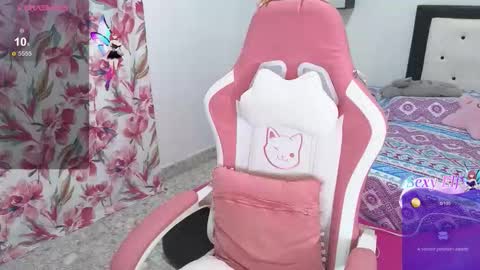 Snapshot of violet_stone22 chatting on 03.08.26 Violeta online show from 03.08.26
