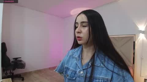 violet_tay1 online show from 10.25.25