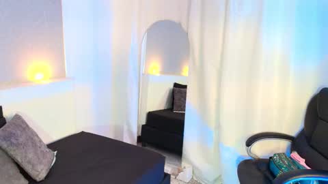 Snapshot of violeta_delavega1 chatting on 10.27.25 Violet  online show from 10.27.25