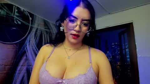 Snapshot of violeta_diazz chatting on 02.16.25 online show from 02.16.25