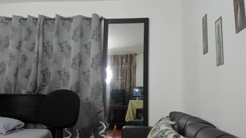 Snapshot of violeta_gracee chatting on 11.30.25 violeta_gracee online show from 11.30.25