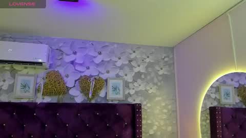 Snapshot of violeta_medina chatting on 04.23.26 violeta_medina online show from 04.23.26