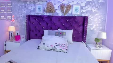 Snapshot of violeta_medina chatting on 04.24.26 violeta_medina online show from 04.24.26