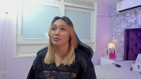 Snapshot of violeta_medina chatting on 05.20.26 violeta_medina online show from 05.20.26