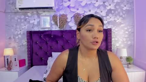 Snapshot of violeta_medina chatting on 06.17.26 violeta_medina online show from 06.17.26