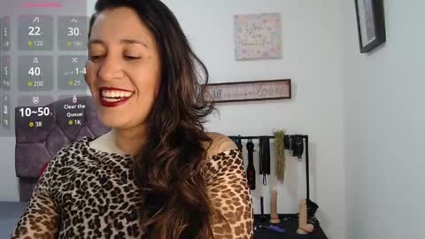 Snapshot of violeta_scott_ chatting on 06.01.26 violeta_scott_ online show from 06.01.26