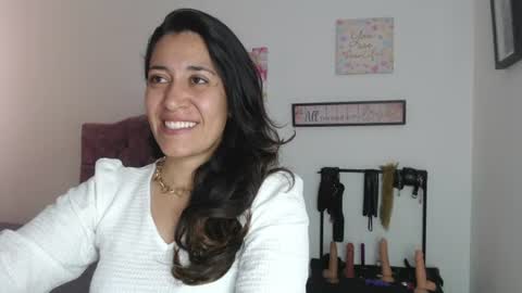 Snapshot of violeta_scott_ chatting on 06.15.26 violeta_scott_ online show from 06.15.26