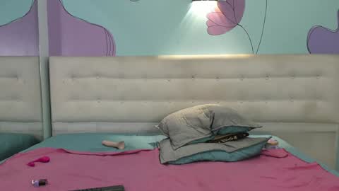 Snapshot of violetahsuky chatting on 12.08.24 Violetahsuky online show from 12.08.24