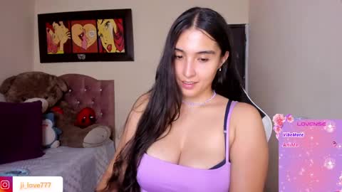 Snapshot of violetalee chatting on 04.21.26 Jimena online show from 04.21.26