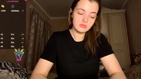 Snapshot of violetamelia chatting on 05.14.26 Eva online show from 05.14.26