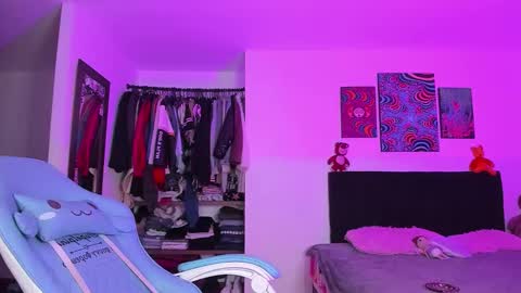Snapshot of violetbunnyy1 chatting on 11.30.25 Violet online show from 11.30.25
