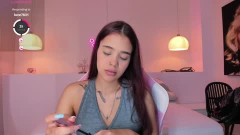 Snapshot of violeth_hill chatting on 01.27.25 Violeth Hill online show from 01.27.25